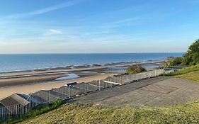 Lovely 1 Bed Flat 200 Metres From Beach